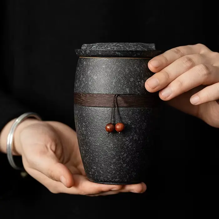 Tasse à thé en céramique avec couvercle