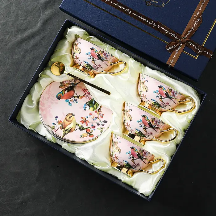 Ensemble de tasses à café européennes