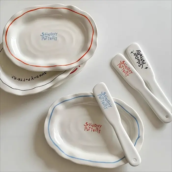 Assiette ovale en céramique de ligne rétro