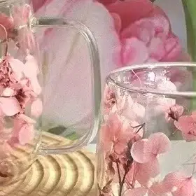 1 tasse à café en verre à double paroi avec un véritable motif de fleurs à l'intérieur