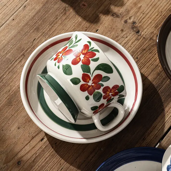 Tasse à café florale en céramique vintage française