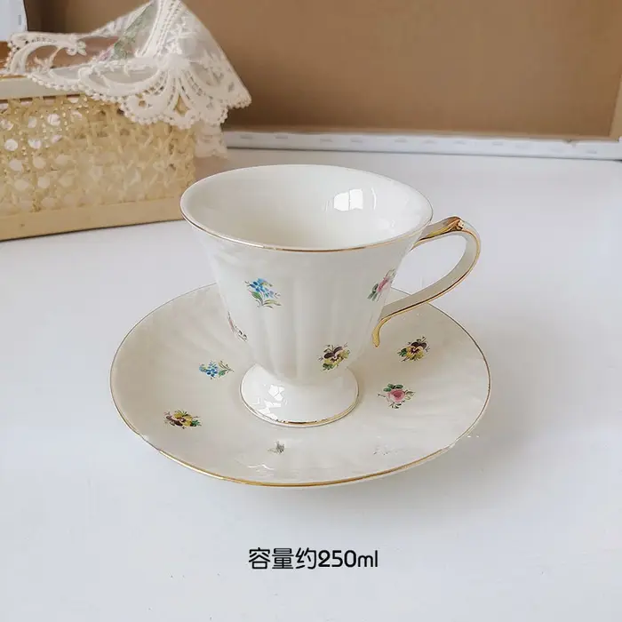 Ensemble tasse à café et plat en céramique