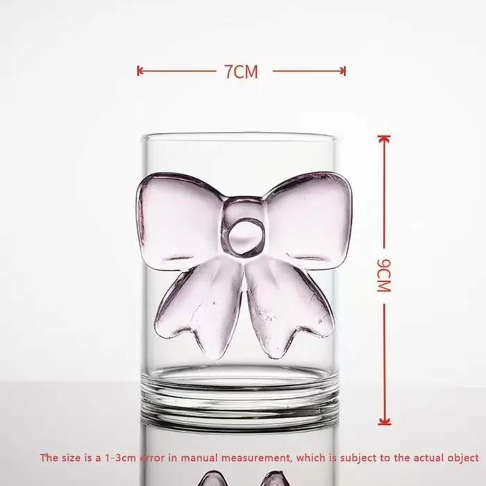 1 tasse en verre mignonne