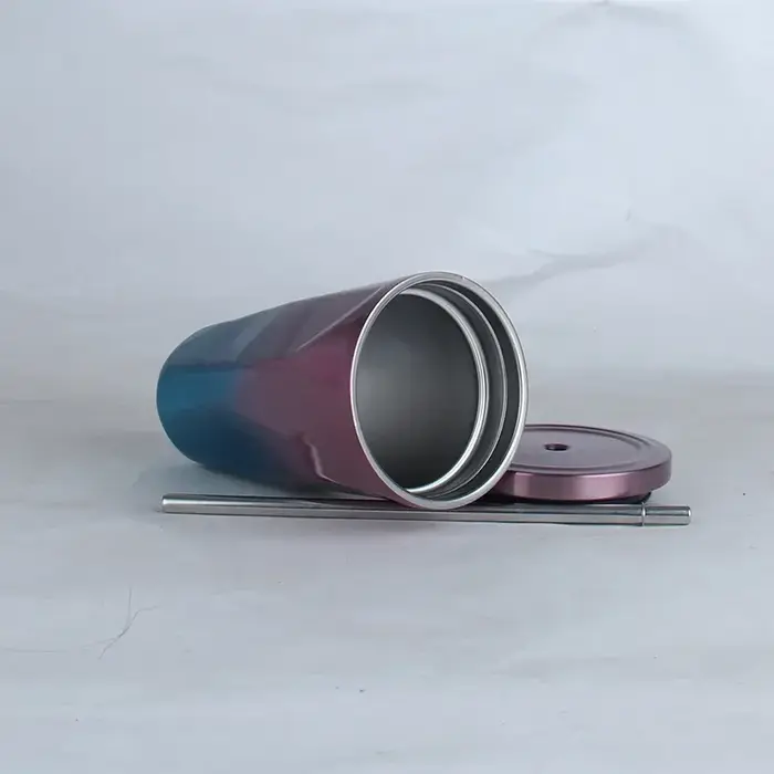 Tasses à eau automatiques isolées
