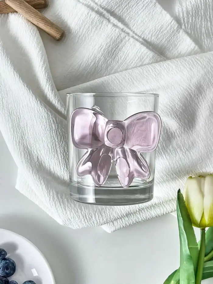 1 tasse en verre mignonne