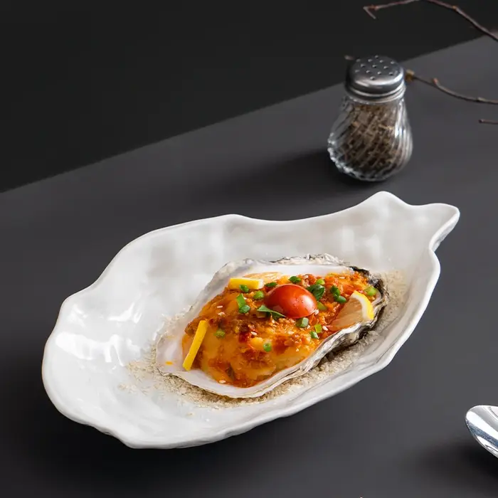 Assiette en céramique moderne en forme d'huître
