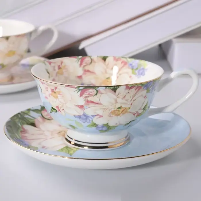 Tasse à thé britannique anglaise de l'après-midi