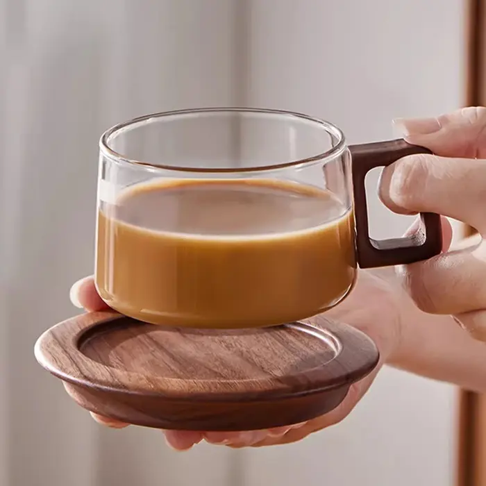 Tasse à café avec manche en bois avec cuillère