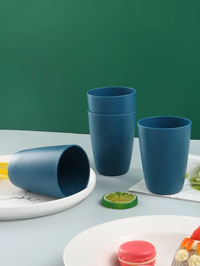 Ensemble de couverts avec tasses