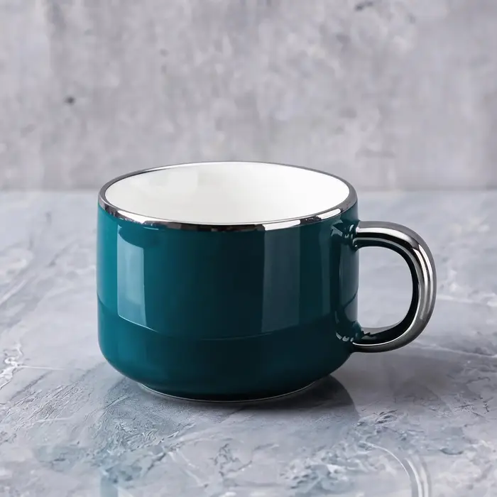 Tasse à café en céramique de 250 ml avec un élégant design à bord argenté