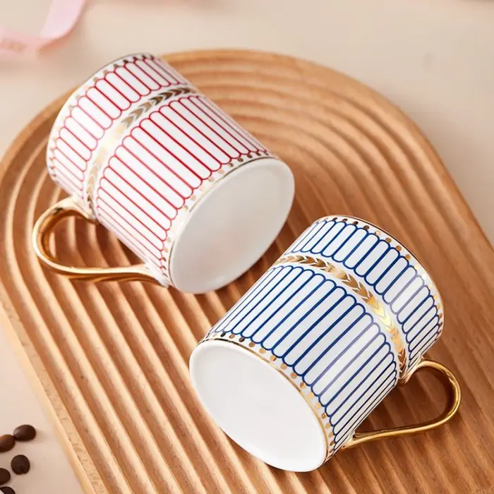 Tasse à café en céramique dorée peinte à la main de luxe légère