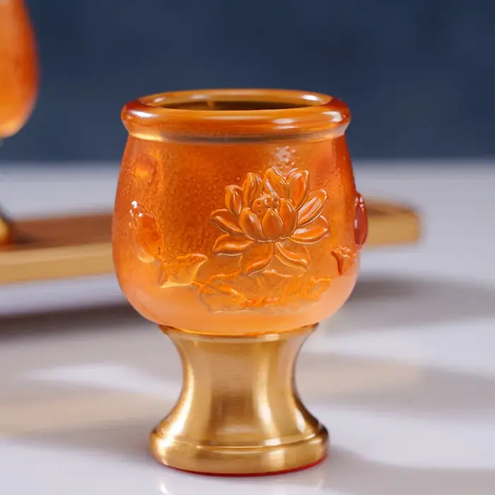 Tasses de glaçage colorées pour offrir du vin ou de l'eau