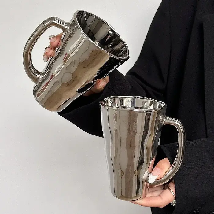 Mug en argent créatif avec poignée