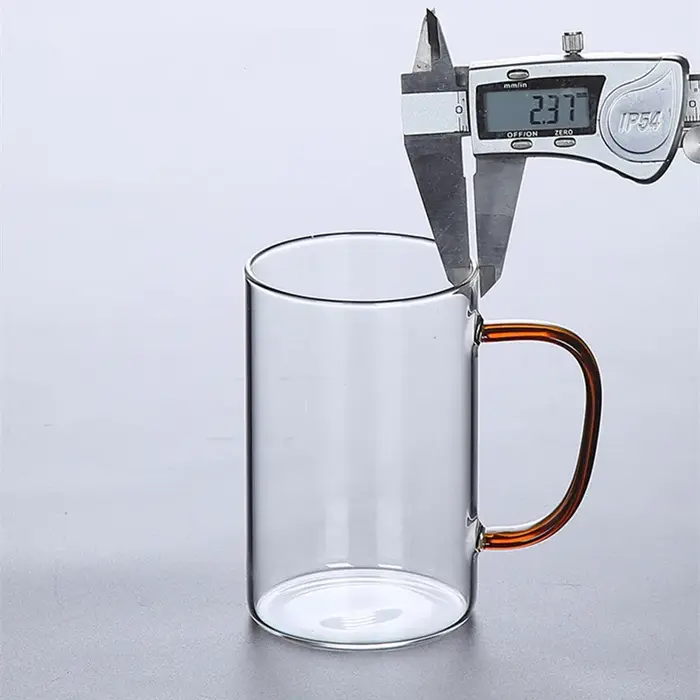 Tasse en verre transparente pour le petit déjeuner