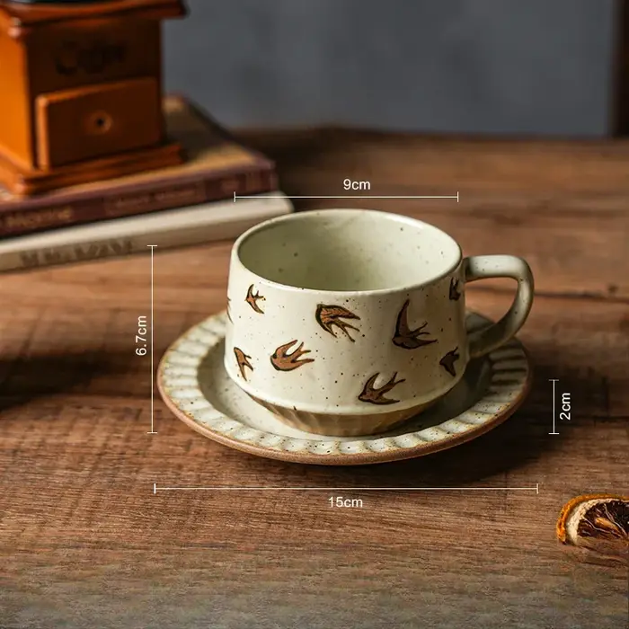 Ensemble de tasses à café et soucoupes rétro haut de gamme