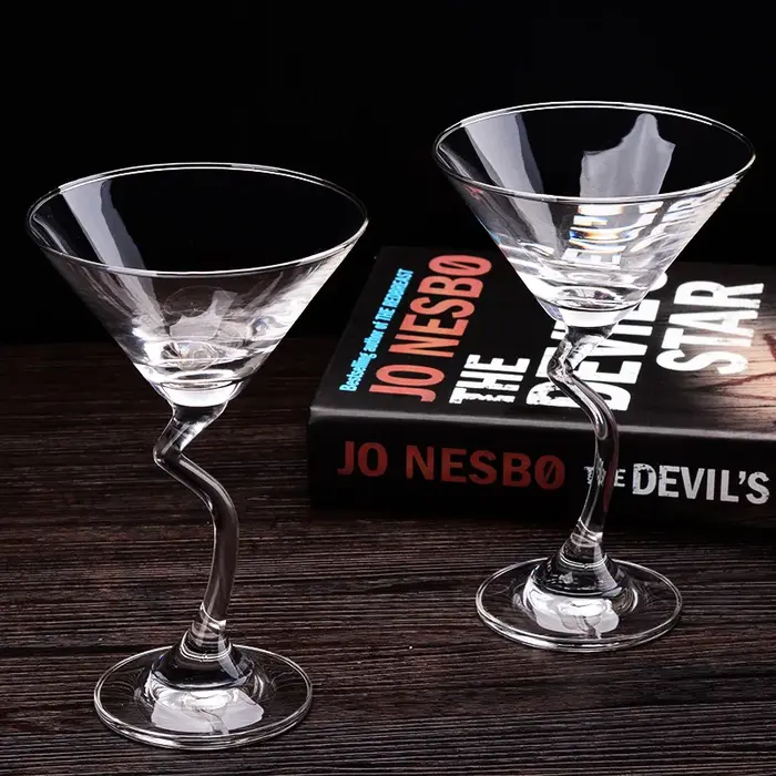 Ensemble de verres à cocktail triangulaires