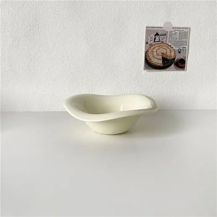 Bol à salade ondulé en céramique créative