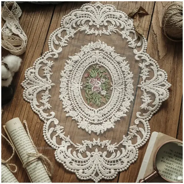 Couverture de Table à manger brodée