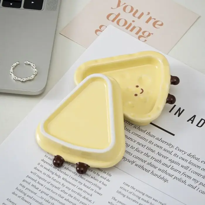 Vaisselle en forme de fromage mignon