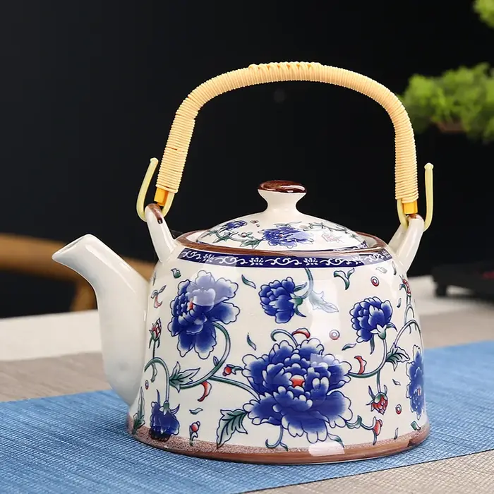 Théière japonaise en céramique peinte à la main