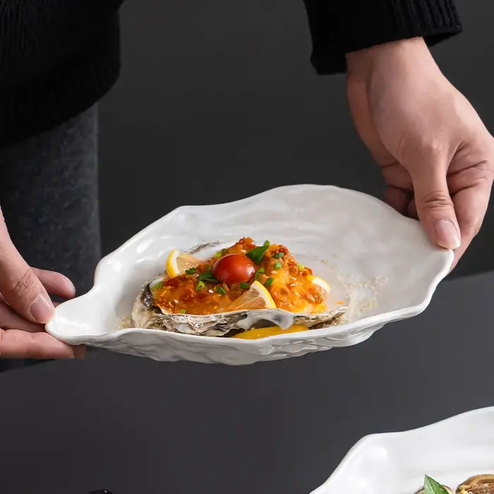 Assiette en céramique moderne en forme d'huître