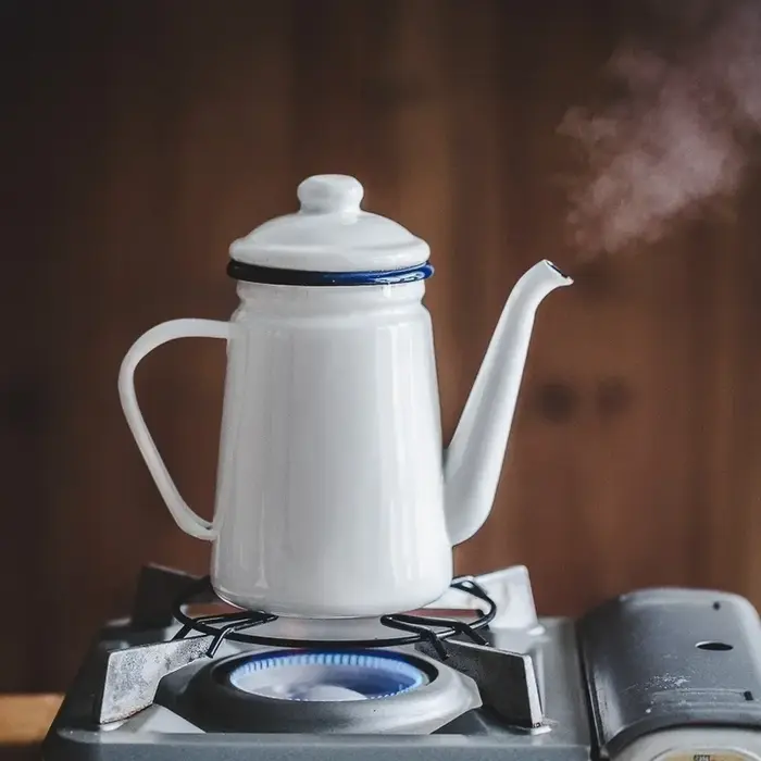 Cafetière en émail, bouilloire à main
