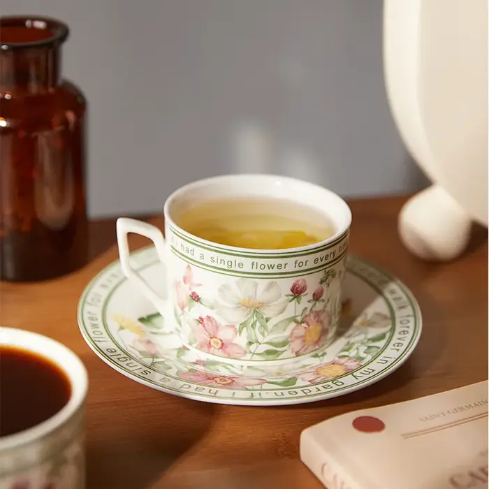 Tasse à café et soucoupe de Style rétro français