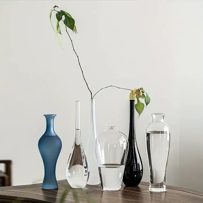 Vases à bourgeons en verre contemporains