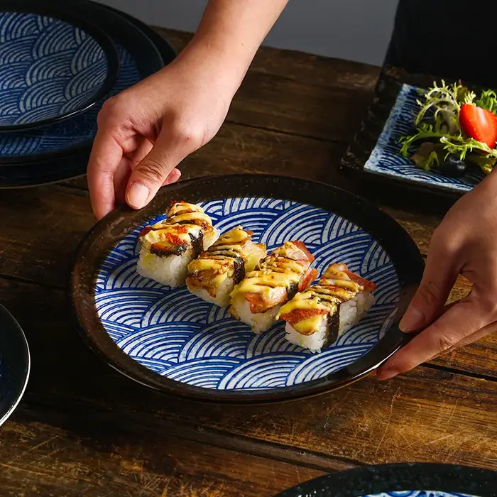 Assiette à Sushi en Céramique à Motif de Vagues Bleues et Blanches