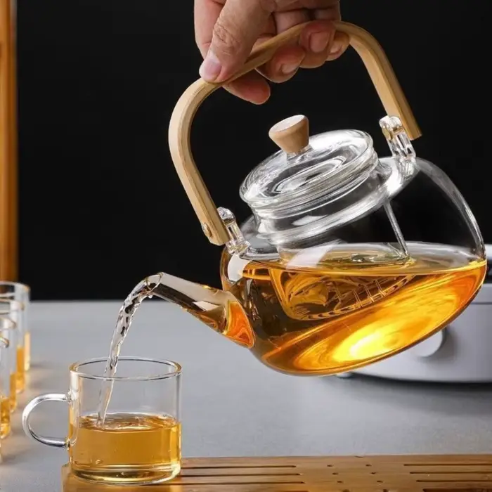 Théière en verre avec infuseur