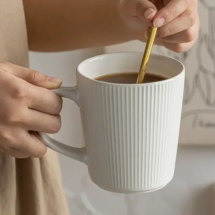Tasse en céramique gaufrée