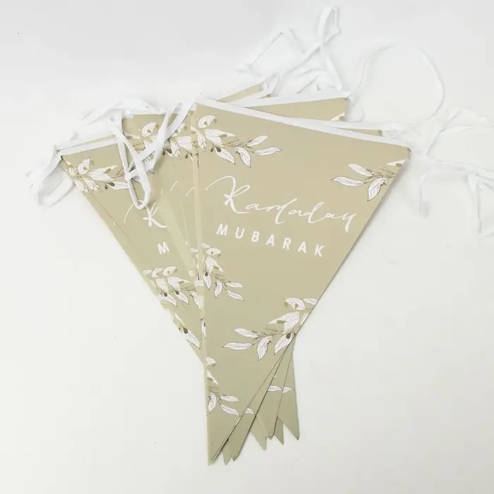 Assiettes en papier gris Ramadan Mubarak