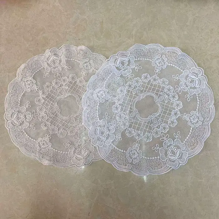 Napperon brodé en dentelle française ronde