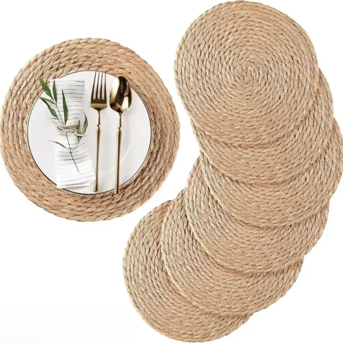 Sets de table ronds en rotin tressé à la main