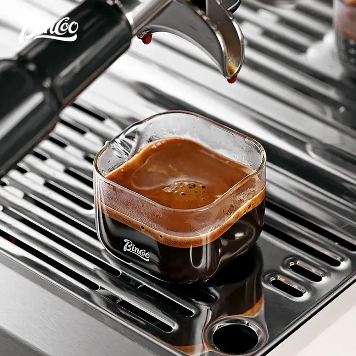 Verres à expresso transparents avec échelle