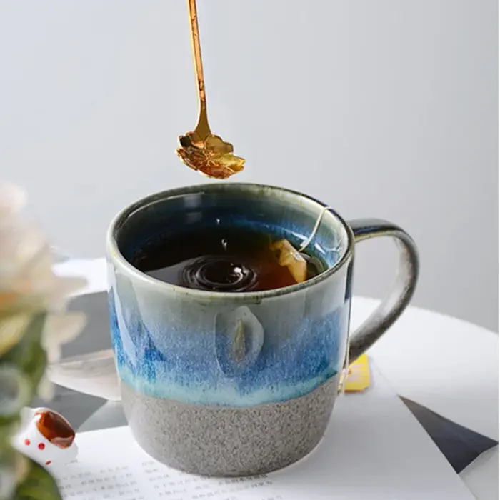Tasse en céramique à changement progressif pour lait