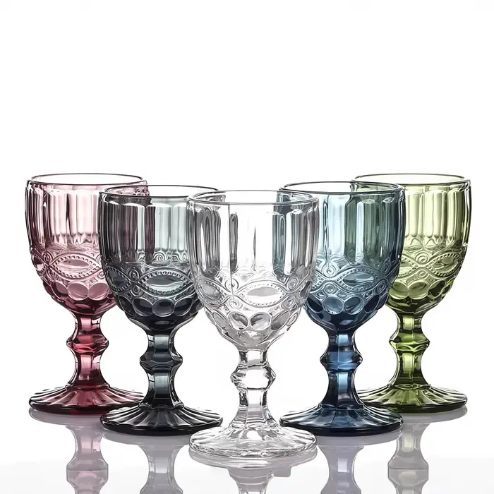 Verre à vin européen en relief