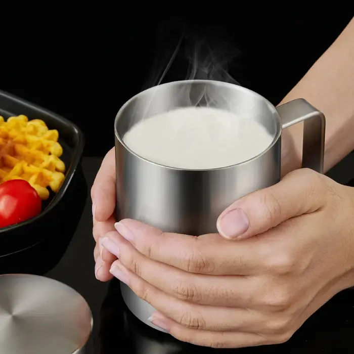 Tasse à café à double paroi avec couvercle