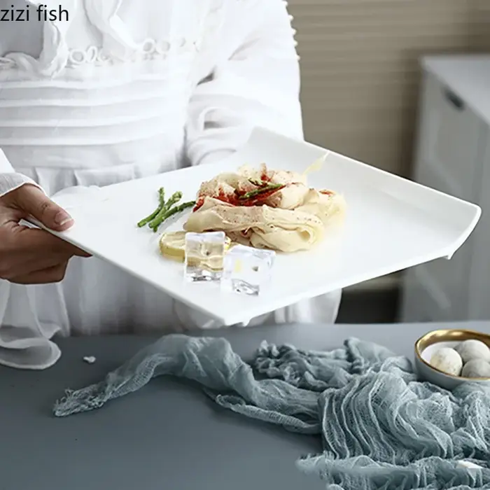 Assiette carrée en céramique