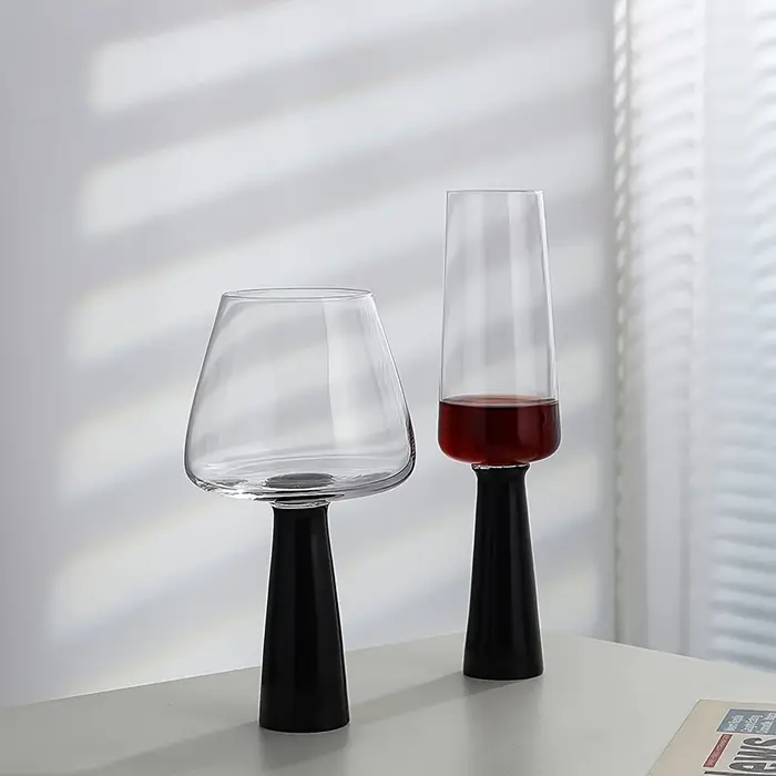 Verre à pilier noir rétro