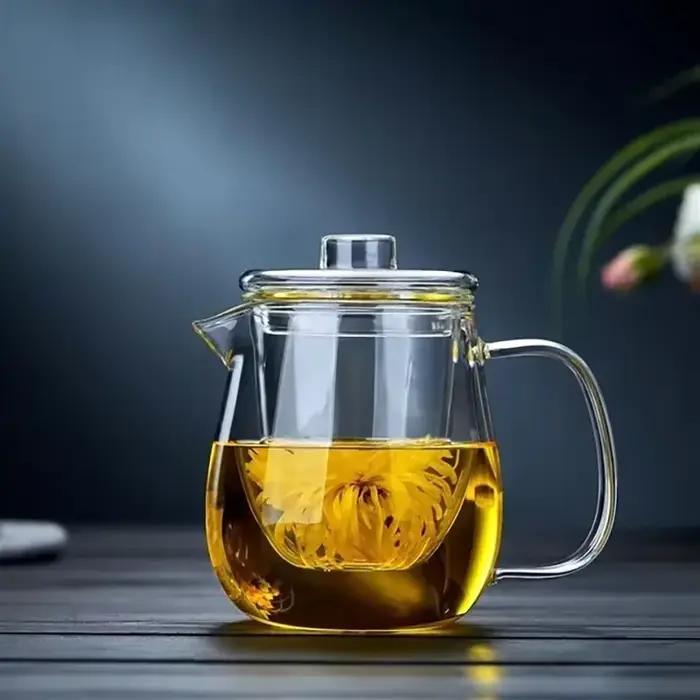 Théière en verre avec infuseur