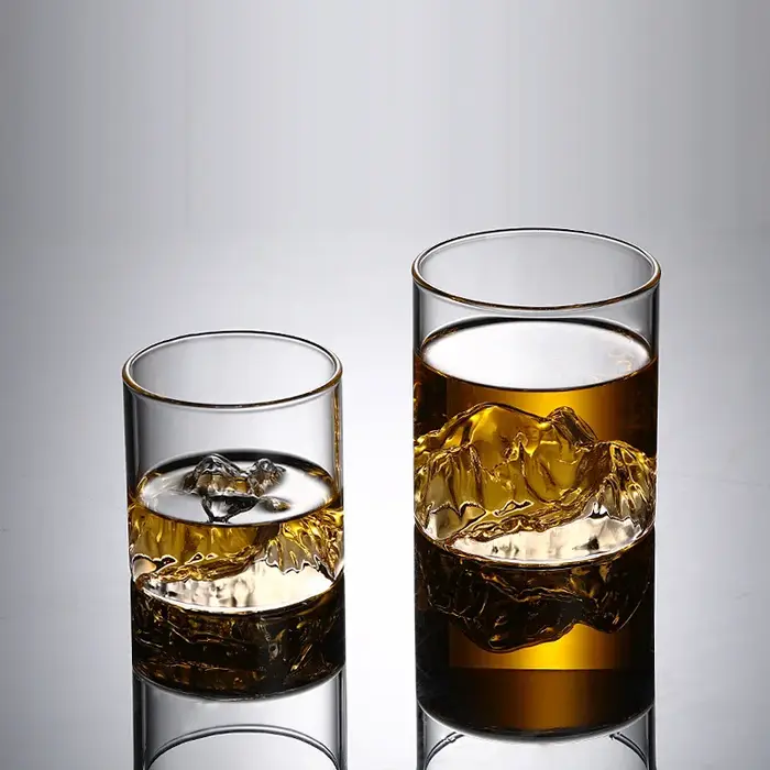 Verre créatif vue sur la montagne, Bar, glace, Cocktail, bière, thé