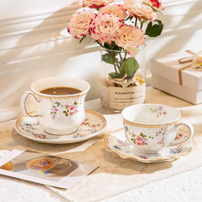 Ensemble tasse à café et soucoupe française