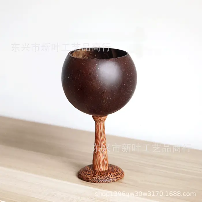 Tasse à jus en coquille de noix de coco naturelle