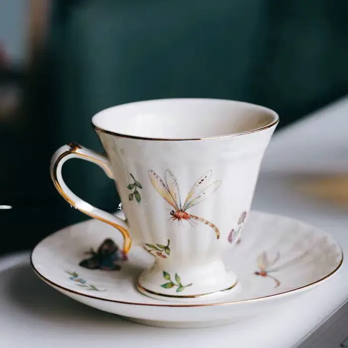 Ensemble tasse à café et plat en céramique